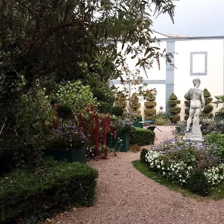 Propriete Charbaymond Bed & Breakfast